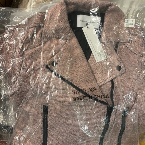 XO RACHEL 🌈 Let me help u buy reseller inventory! - Picture 12 of 13